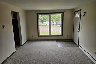 625 Cross St, Poynette, WI 53955 - Photo 5