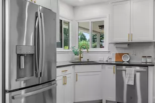 4013 Duke St, Madison, WI 53704 - Photo 9