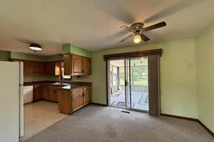 1429 N Pontiac Dr, Janesville, WI 53545 - Photo 9