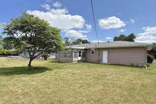 1429 N Pontiac Dr, Janesville, WI 53545 - Photo 3