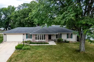 842 N Wright Rd, Janesville, WI 53546 - Photo 1