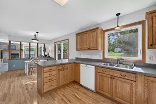 4507 Stonewood Dr, Middleton, WI 53562 - Photo 11