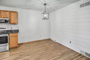 2211 Wood View Dr, Stoughton, WI 53589 - Photo 19
