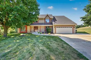 W248S6845 Sugar Maple Dr, Waukesha, WI 53189 - Photo 1