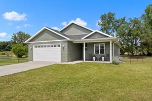N6736 Clover Ln, Pardeeville, WI 53954 - Photo 3