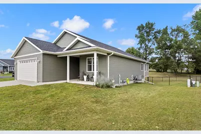 N6736 Clover Lane, Pardeeville, WI 53954 - Photo 3