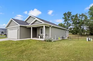 N6736 Clover Ln, Pardeeville, WI 53954 - Photo 3