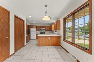 1038 N Thompson Dr, Madison, WI 53704 - Photo 7