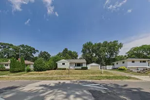 1710 Thackeray Rd, Madison, WI 53704 - Photo 3