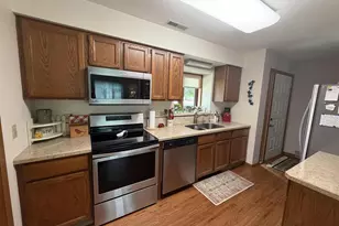 3004 S Petunia Ln, Beloit, WI 53511 - Photo 9
