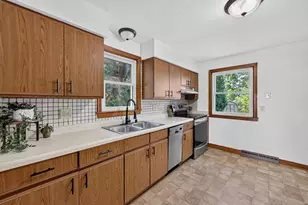 107 Grove St, Sun Prairie, WI 53590 - Photo 5