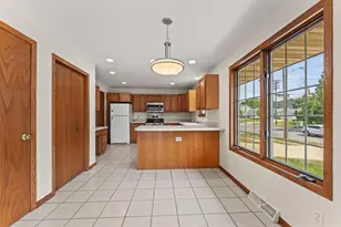 1038 N Thompson Dr, Madison, WI 53704 - Photo 7