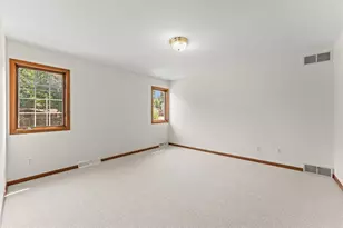1038 N Thompson Dr, Madison, WI 53704 - Photo 9