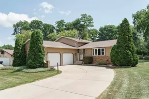 126 Waveland Rd, Janesville, WI 53548 - Photo 1