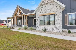 6811 Angelica Trl, Sun Prairie, WI 53590 - Photo 9