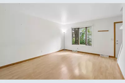 95 S Lakewood Gardens Lane, Madison, WI 53704 - Photo 7