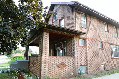 812 S Locust Avenue, Freeport, IL 61032 - Photo 3