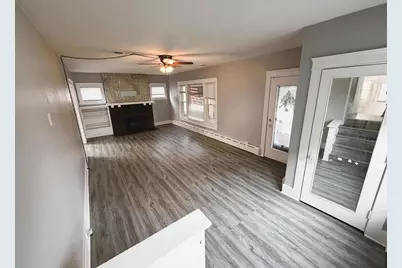 812 S Locust Avenue, Freeport, IL 61032 - Photo 7