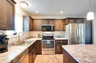 6040 Saturn Dr, Madison, WI 53718 - Photo 15