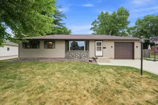 350 E Kohler St, Sun Prairie, WI 53590 - Photo 5