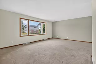 924 Buena Vista Dr, Sun Prairie, WI 53590 - Photo 5