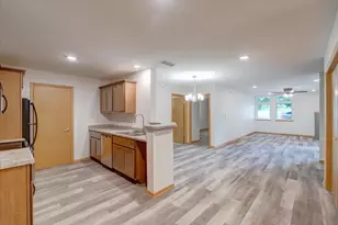 8206 Starr Grass Dr, Madison, WI 53719 - Photo 3
