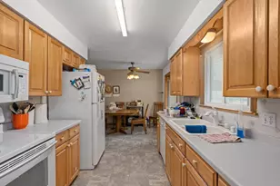 4620 Hermsmeier Ln, Madison, WI 53714 - Photo 13