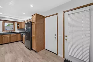 405 Lexington Dr, Waunakee, WI 53597 - Photo 9