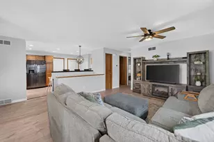 405 Lexington Dr, Waunakee, WI 53597 - Photo 5