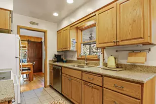 5010 Dorsett Dr, Madison, WI 53711 - Photo 9