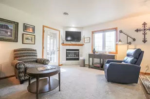 105 Waverly Dr, Cambridge, WI 53523 - Photo 5