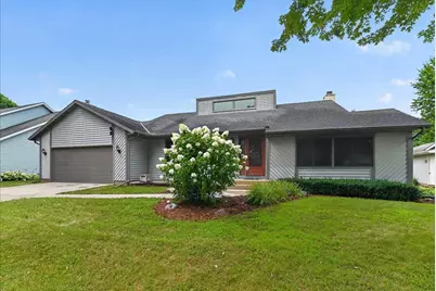 1562 Kuhle Drive, Sun Prairie, WI 53590 - Photo 3