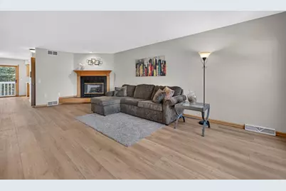 3222 Dorchester Way, Madison, WI 53719 - Photo 3