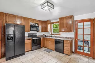 205 E 3rd St, Waunakee, WI 53597 - Photo 13