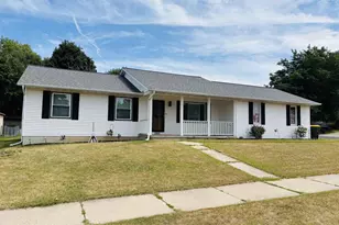 1946 Amanda Dr, Reedsburg, WI 53959 - Photo 3
