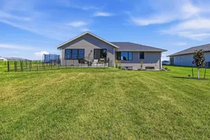 2747 Stonebrook Dr, Sheboygan, WI 53081 - Photo 3