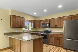 909 N Clover Ln, Cottage Grove, WI 53527 - Photo 9