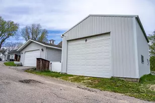 207 Spring St, Elroy, WI 53929 - Photo 37