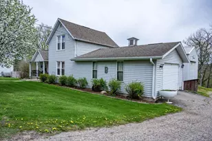 207 Spring St, Elroy, WI 53929 - Photo 3