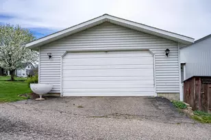 207 Spring St, Elroy, WI 53929 - Photo 33