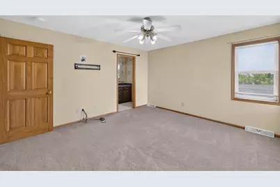 914 Eagle Crest Drive, Madison, WI 53704 - Photo 21