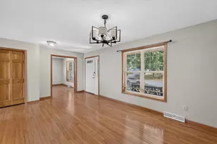 914 Eagle Crest Dr, Madison, WI 53704 - Photo 3