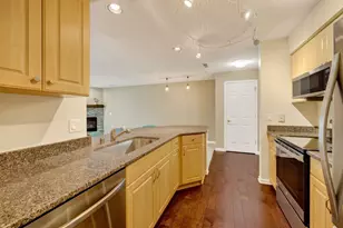 8510 Greenway Blvd, Middleton, WI 53562 - Photo 17