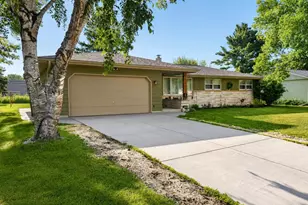 1164 Ontario Dr, Janesville, WI 53545 - Photo 1