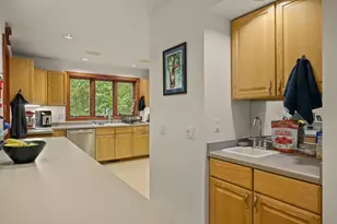 6760 Sunset Dr, Verona, WI 53593 - Photo 9