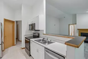 2820 Mickelson Pkwy, Fitchburg, WI 53711 - Photo 17