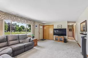 1005 N Sumac Dr, Janesville, WI 53545 - Photo 7