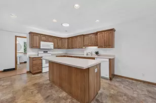 5701 N Ridge View Dr, Janesville, WI 53548 - Photo 9