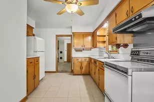 129 N 90th St, Milwaukee, WI 53226 - Photo 11