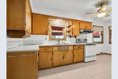129 N 90th Street, Milwaukee, WI 53226 - Photo 9
